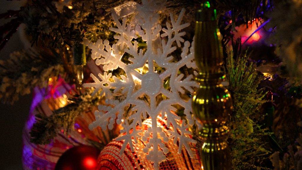 Sparkle and Shine: Christmas Tree Crystal Table Lamp