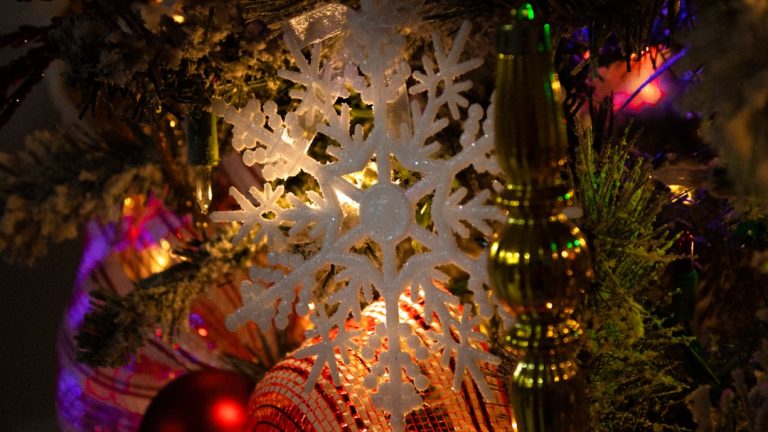 Sparkle and Shine: Christmas Tree Crystal Table Lamp